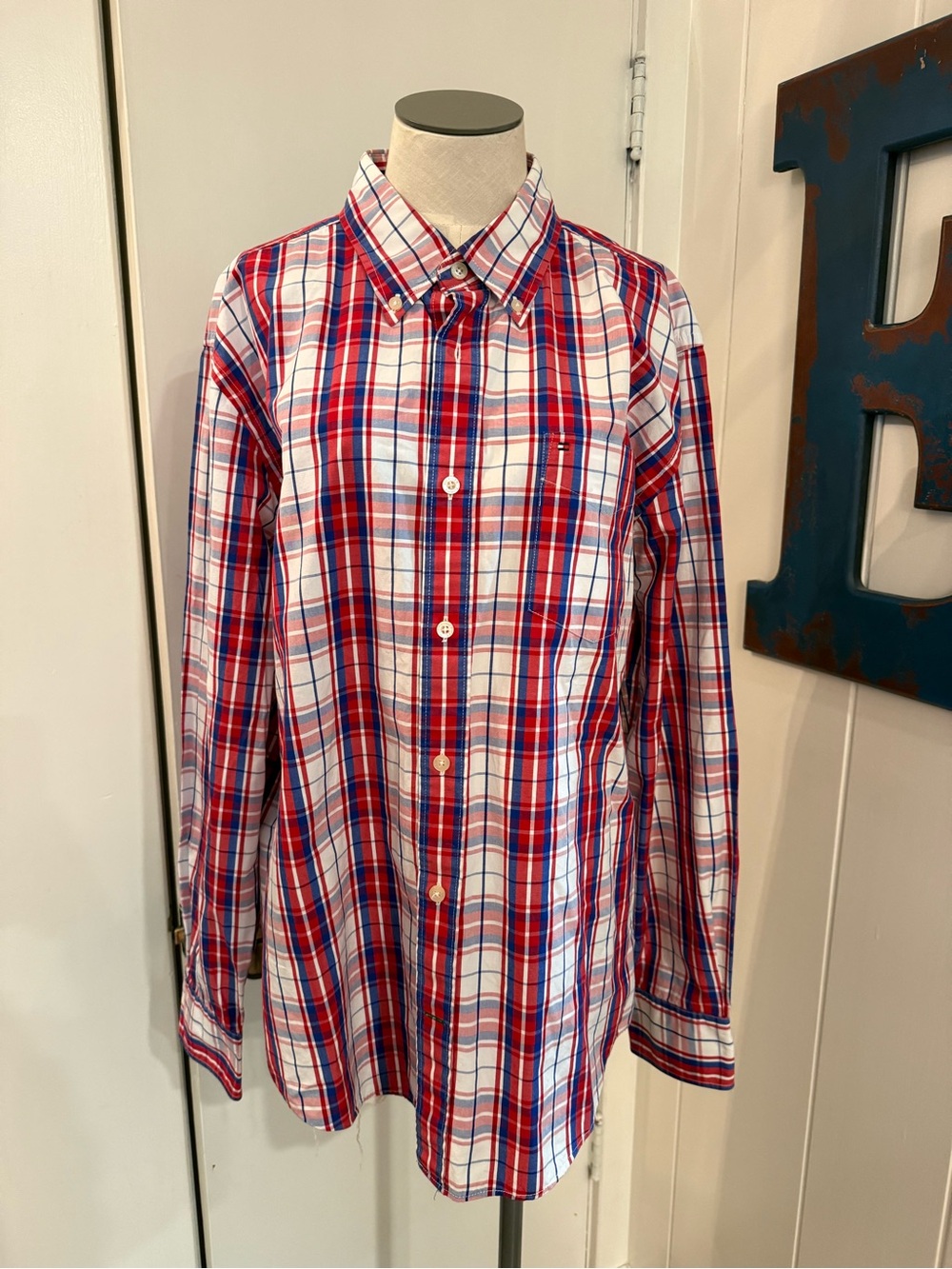 Tommy Hilfiger Men’s Red , Blue & White Plaid Shirt Sz L heritage Poplin